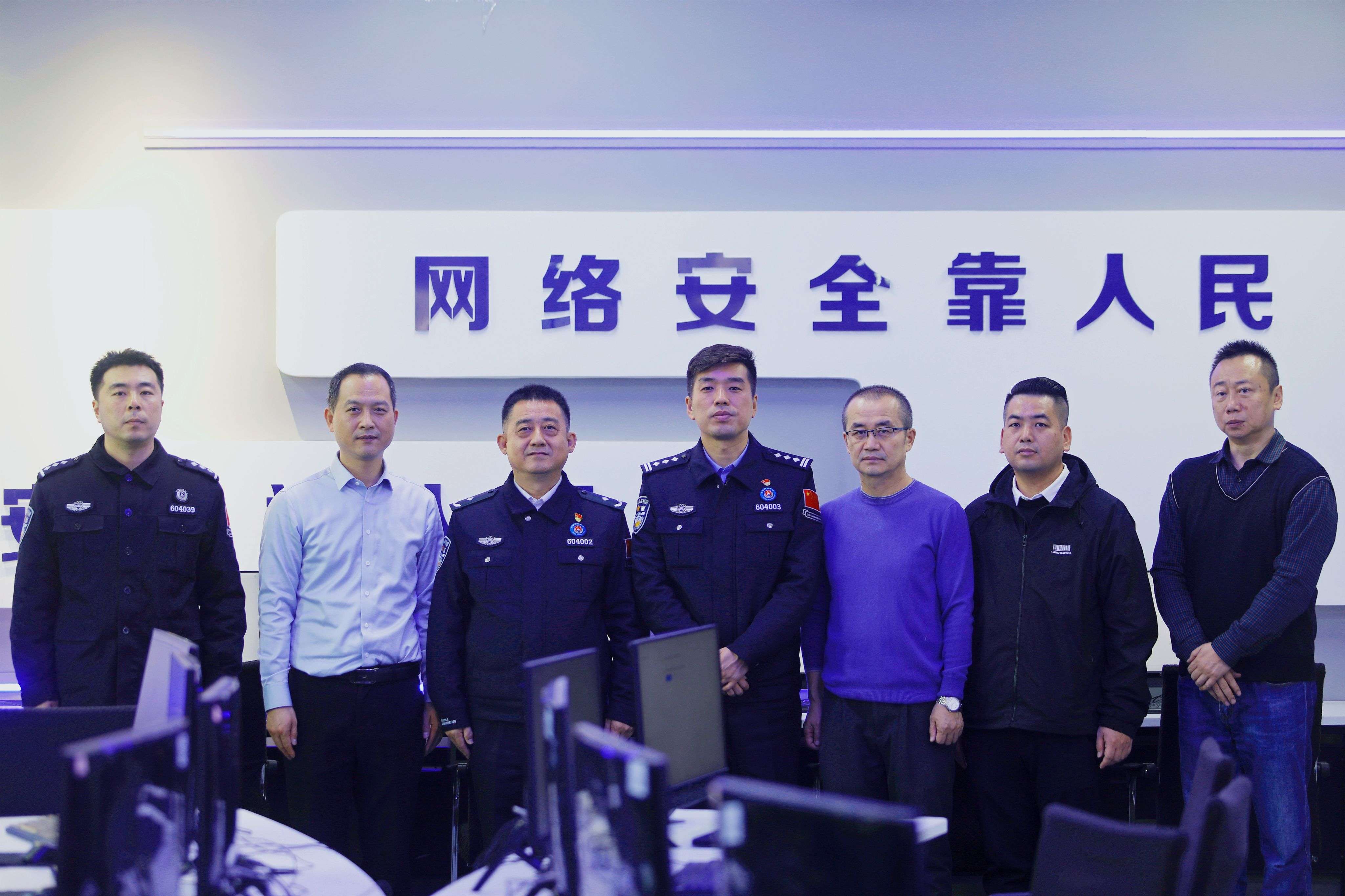 昌吉州乌拉斯台出入境边防检查站政委陈平一行到 与信息工程学院交流调研